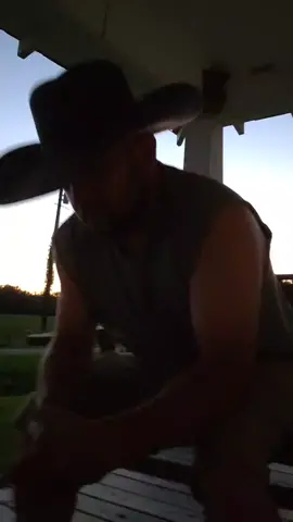 I've had some requests to sing #randytravis so these are some of my favorites. #countrymusic #sunset #frontporch #Love #singing #duetme