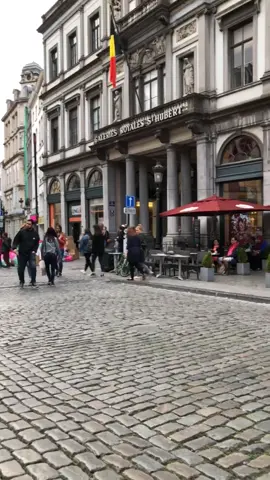 Street singer in Belgium. #brussels #belgium #singing #sing #europe #europeanunion #city #travel