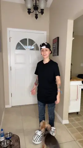 Kev and his wife are at it again 😂  who’s side you on? #kevinhart #kevinhartcomedy #kevinhartchallenge #bannedgoodsnyc #lipsync #lgbt