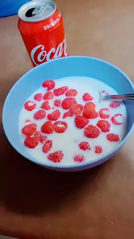 😋😋😋😋😋 MIDNIGHT SNACK #fyp#coke #rasberries#favoritesnack