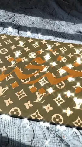 This may be my favorite commission piece yet❄️#louisvuitton #artist #painting #art #fyp #foryoupage #arabiccalligraphy #transition#HiddenTalents #gold
