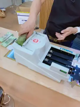 Trên đời này tiếng nàng thích nhất vẫn là tiếng của máy đếm tiền 💸💸💸💸#hàng_có_sẵn