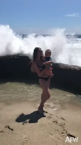 she just wanted a nice picture by the water 😂😂 #omg #fail #photoshoot #afv