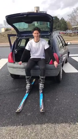 JE FAIS DU SKI SANS NEIGE! (Ne pas reproduire lol)  #eleve #ski #insane
