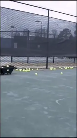 This autonomous ball boy is like a Roomba for the tennis court 🎾 (🎥 Tenniball) #tennis #robot #Tech #technology