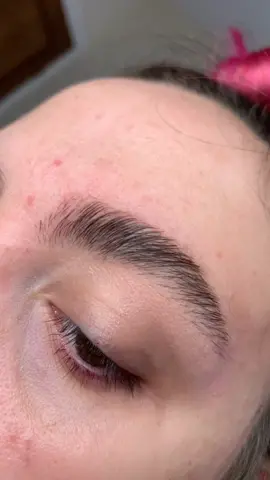 I love cleaning up my brows, it’s so satisfying! Using @eyebrowqueenpro 😍😍 #eyebrowqueen #AD #brows #fyp