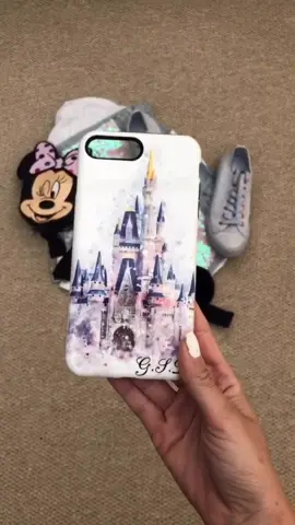 I basically love this whole outfit and this phonecase I designed 😍💜 #disney#disneystyle#fyp#foryoupage#houseoftiktok#disneyoutfit#disneystyle