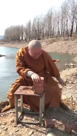 Break 4 bricks at one stroke #kungfu #wushu #fypchallenge #foru
