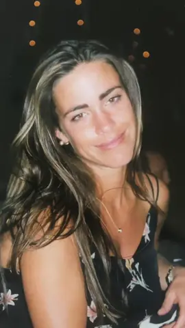 I can’t tell who i look like but here it is #fyp #foryoupage #TikTokBrushes