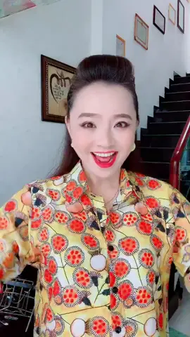 Um xùm quá, im lặng cho người ta thố lộ nè, hihi...