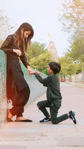 Iski bhabi ko meri bhen bna diya 😂👋#tiktok_india #टीमkika #foryoupage #cutecouple #loveyou #teamrj20 #viral_video #foryou #funnyvideos