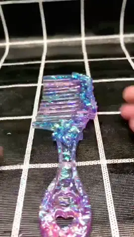 Queen Elsa’s comb. Thank you for 3k. You all keep me motivated!#resin #comb #resinpour #fyp #foryoupage #foryou #resinart #handmade