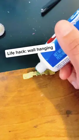 Works perfectly! #LifeHack #fypシ #forupage #foryoupage #hack #hangingpictures