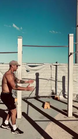 Invisible box challenge pt.2 💪🏾 #foryou #fyp #tiktokchallenge #workoutchallenge #fitnessuk #sydney #pullups #calisthenics