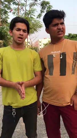 Yr itne Ruppe hote to ghr he nasta kr lete 😅🤣 #cuteaamir #toprealteam