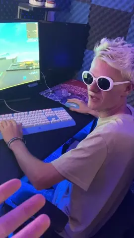 he broke in my house & hit the worst trickshot ever.. 🤮🤦🏼 @bryccen #fortnite #SummerOfGaming #foryou #fyp (read bio) 👀🔥