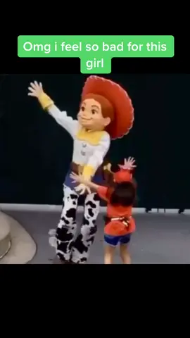 SHE didn’t get a hug so sad 😞 😢 #fyp #nohugs #sad #disneyfails #waltdisneyfails #waltdisney #disney #kids #imback