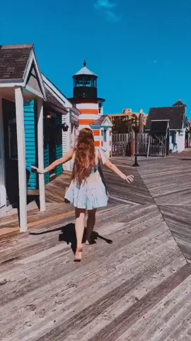 Do you prefer the city or the beach? 🌸☀️