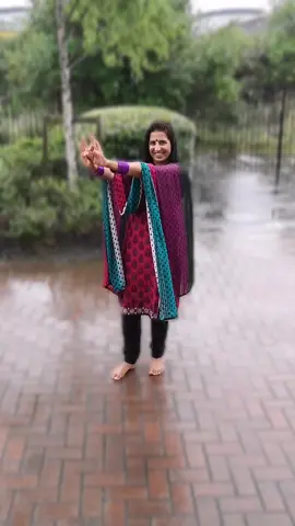 #lamhe #megharemegha #tiktokindiaviralvideo #tiktokuk_uk #punjabtiktok #dancingintherain #bollywooddance #havingfun #foryoupage #trending #hindi #rain