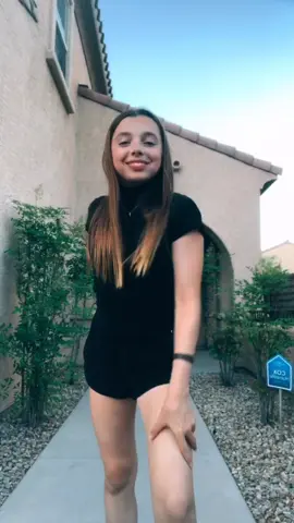 iconic!! #FYP #HowTo #Dance #kimkardashian #brandymelville #trending #keepingactive #tiktok #whatidwear