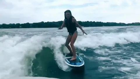 my form sucks lol but i’m gonna get my 360 #fyp #wakesurfing #wakesurfinggirl #pro