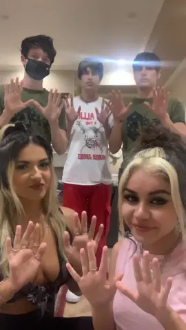 3 / 5 of us are from the midwest can you guess which ones @samgolbach @colbybrock  @katrinastuart @jakewebber9