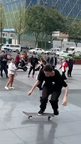 🛹 @mikelvidal9 (IG) #skate #Skateboarding #skating #fyp