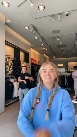 HAHAHA this random guy started dancing in the back so i yeeted myself to get his reaction😂😂😂