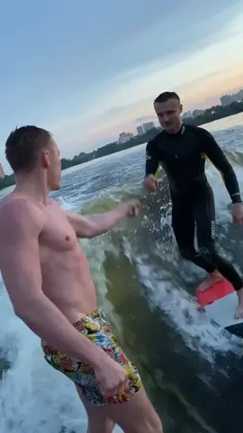 Игра: кто проиграл, тот прыгает!) #вейксерф #вейксерфинг #москва #wakesurf #surf #surfing #moscow