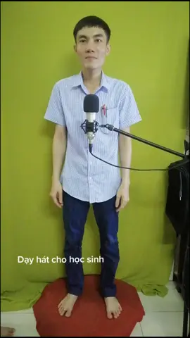 Cách DẠY VÀ HỌC hát tại Teacher Vinh English giúp các em nhỏ tự tin hát hay.