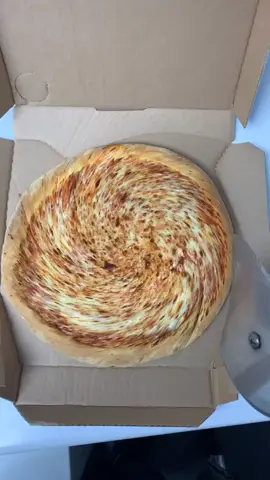 Slicing pizza with the #whirlpool effect 🤣 😭 (🎥 @b0caj__) #LADbible #fyp #wonky