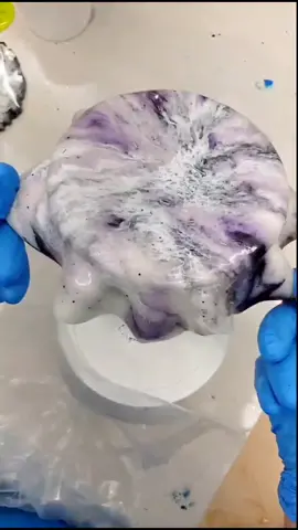 Make a resin dish #resincraft #diycraftideas #homedecordiy #epoxyresin #resintray