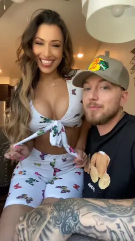 Drop them like it’s hot 😂 #fyp #foryou #foryoupage #latina #girlfriend