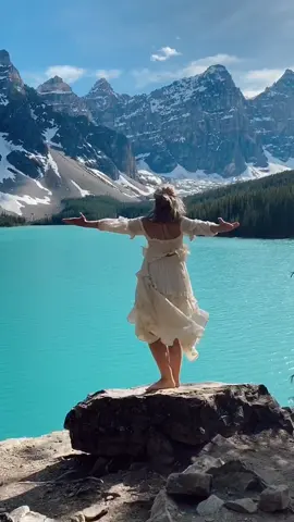 Welcome to the most beautiful lake in the world 💦