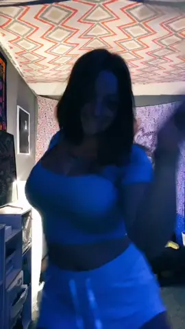 she got hips 🥳#TravelMemories #foryoupage #CheckMeOutChallenge #fyp #SNOOZZZAPALOOZA #foryou