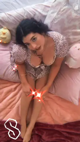 @rialapapa creo el best trend! 💖#luismiguel #retrovibes #fashion #mexicana #latinagirls #forthegirls #pinkroom @princesspolly 👗