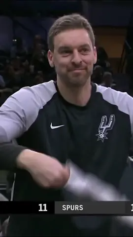 Throwback to when a bunch of bats decided to watch a Spurs game 😂🦇