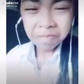 ត្រូវរឹងមាំលឺអត់ប្រាប់ថាកុំយំ😄