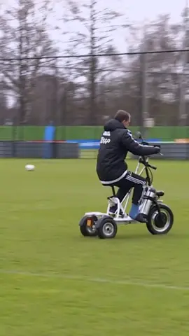 POV: you have a date, but your bicycle is broken, so you take a random ride instead. 🛴 #tb