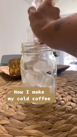 Hot or cold coffee? #morningroutine #coldcoffee #coffee #tiktokespañol #dairyfree
