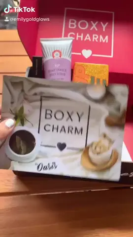 @emilygoldglows knows what’s up! Tag a bestie that needs Boxy!  🤩✨ #unboxing #boxycharm #makeuplook #makeuplookoftheday #beauty