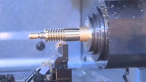 các bạn nghĩ sao về khả năng tự động điều chỉnh phôi khi đang gia công. và chạy đồng thời 2 con dao cùng một lúc... meli luôn. 😍😍😍 #cơkhí #cnc