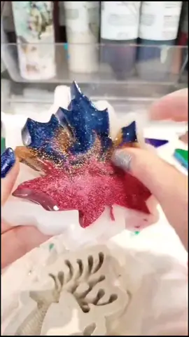OMG!!! #mapleleafsfan #canadiancheck #resinartist #demoldingvideo#ilovecanada
