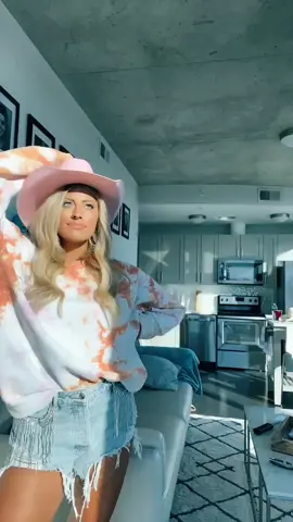 i got this hat today for 11 dollars thats all hi 🤠 (also this dance was sooo fun dc: @areannatriz !!!!) #yee #haw