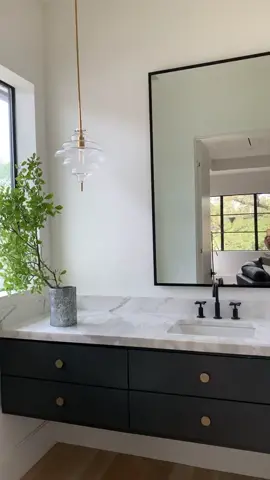 #houstonhomes #houstondesign #dreamhome #stayhome #luxuryhomes #htx #bathroom #bathroomdesign #modernhome #houstonbuilder #housebeautiful #homeinspo