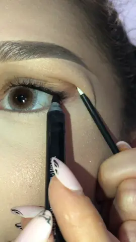 Si o no? 👍🏼👎🏼 #eyelinertutorial#Eyeliner#liner#eye#eyes#eyelash#ojos#ojo#delineado#lenses#ochi#maquillajetips#belleza#beautyhacks#makeuphacks#lens