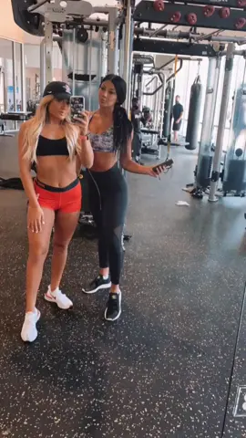 it’s all about the angles🤣 #greenscreen #foryou #foryoupage #fyp #fup #viral #gym #4u #4upage #funny