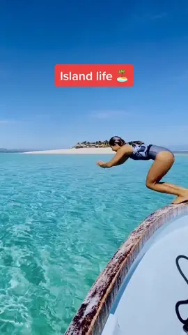 Brisa Hennessy making the most of island life. #summervlog #backyardvibes #wsl #surfing #fyp #foryou