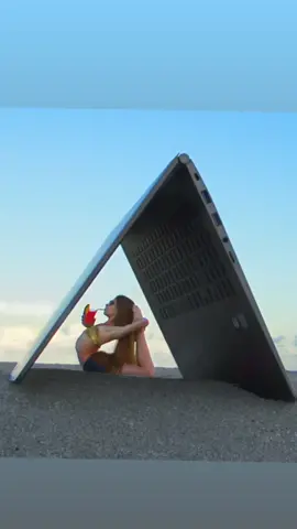 When you forget your beach umbrella 🤣 @leahgonzalezz