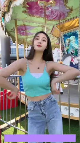 Dance anywhere#fyp #foryou #foryoupage #girl #beautiful #funnytiktok #hot #dance